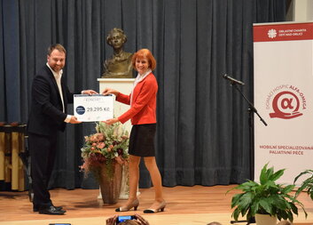 Ústecká ZUŠ hrála a pomáhala